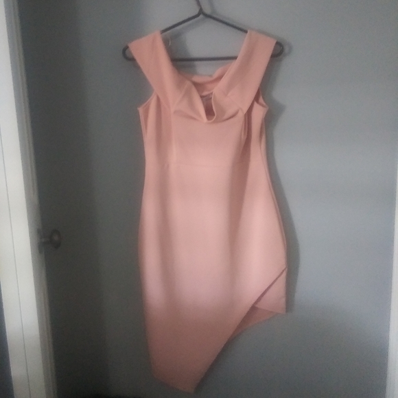 Beautiful peach dress. Great for the summer. - Picture 1 of 1